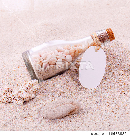 Wedding gift in the wedding venue on the beach . Wedding gift in the wedding venue on the beach . 16688885