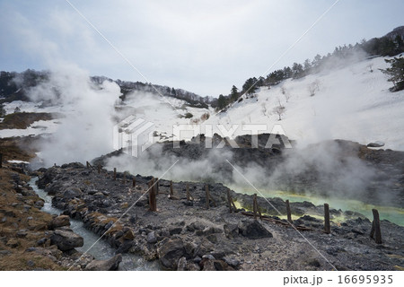 玉川温泉、源泉付近の風景（秋田県） 16695935