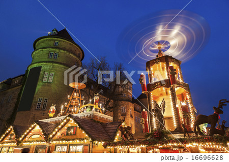 Christmas market at night 16696628