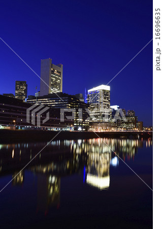 Financial district at night  16696635