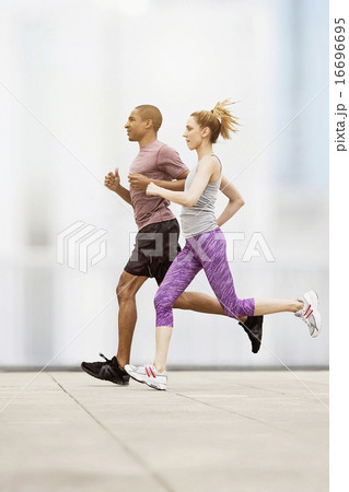Mid adult couple running 16696695