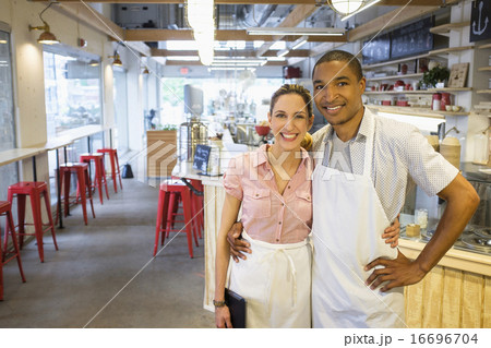 Portrait of bakery owners 16696704