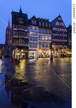 Illuminated townhouses and square 16696872