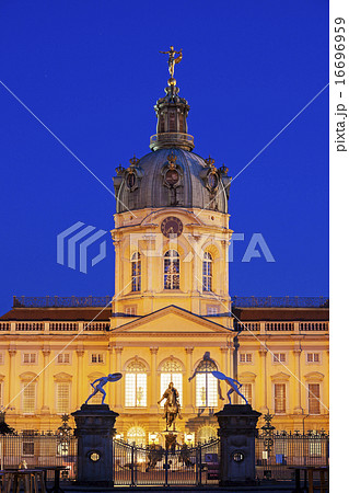 Facade and entrance at night 16696959