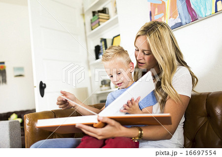 Mother reading book to son (4-5)  16697554