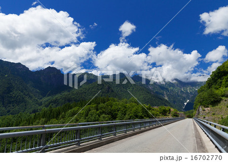 北アルプス大橋 飛騨高山 奥飛騨温泉郷の写真素材