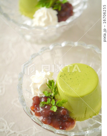 抹茶プリン(縦位置ハイアングル) 抹茶プリン(縦位置ハイアングル) 16706255