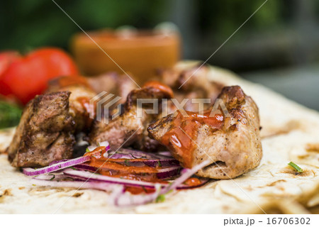 Grilled meat on bread plate closeup Grilled meat on bread plate closeup 16706302