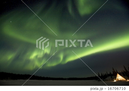 オーロラ　Canadian Yellowknife aurora 16706710