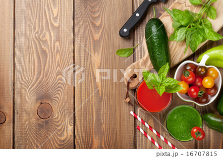 Fresh vegetable smoothie 16707815