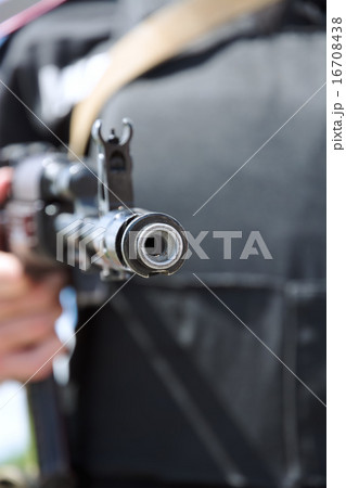 Kalashnikov machine gun. Ukrainian soldier. 16708438