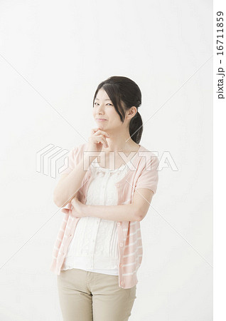 恐い表情の女性 恐い表情の女性 16711859