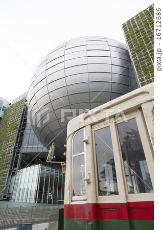 名古屋市科学館と市電 16712686