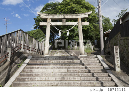 阿智神社の石段と鳥居 16713111