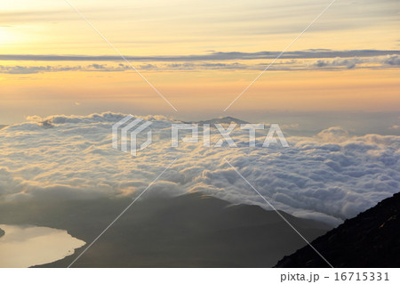 雲海（富士山吉田ルート登山道八合目より） 16715331