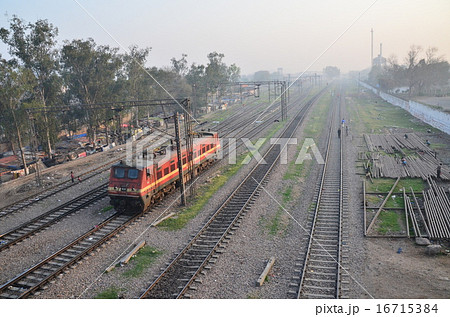 インド　デリーの鉄道 16715384