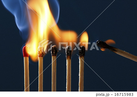 マッチに火をつける 16715983