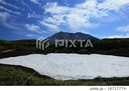 残雪の旭岳 16717774