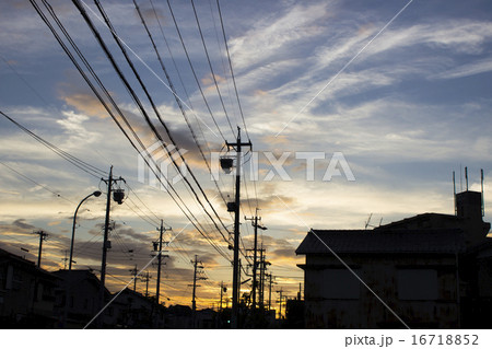 夕暮れの町 16718852