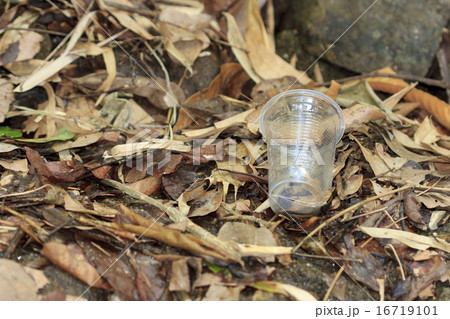plastic glass Garbage 16719101