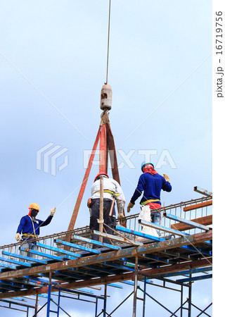 labor working in construction site 16719756