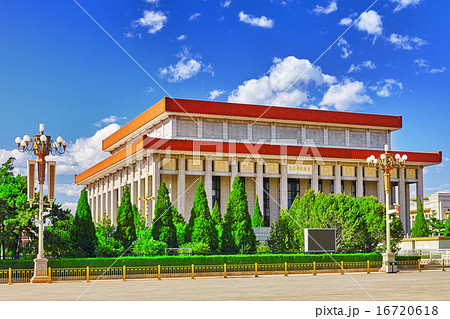 Mao Zedong mausoleum on Tiananmen Square Mao Zedong mausoleum on Tiananmen Square 16720618