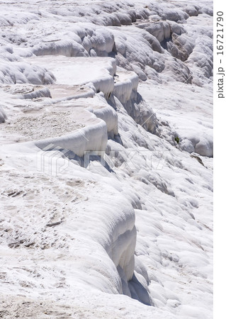 Pamukkale white mountain in Turkey in the middle o Pamukkale white mountain in Turkey in the middle o 16721790