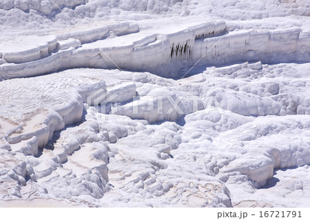 Pamukkale white mountain in Turkey in the middle o 16721791