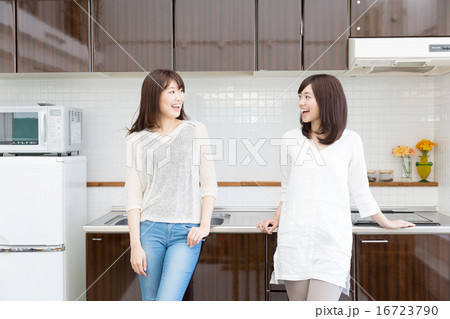 女性 キッチンイメージ 女性 キッチンイメージ 16723790