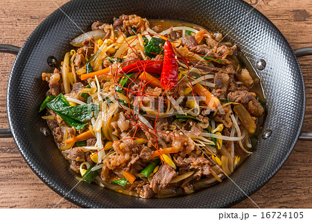 韓国風すき焼き プルコギ Korean Dish Of Grilled Beef Bulgogiの写真素材