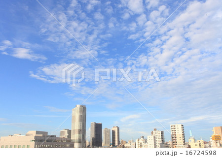 街並み（都市）と空のイメージ画像 16724598