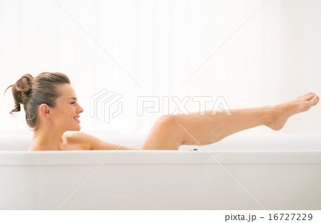 Young woman washing in bathtub Young woman washing in bathtub 16727229