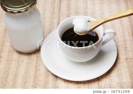 ココナッツオイルとコーヒー ココナッツオイルとコーヒー 16731209