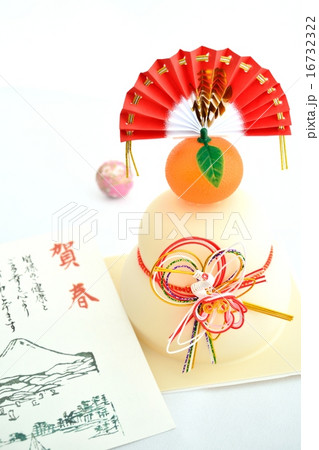 正月素材（鏡餅と年賀状） 16732322