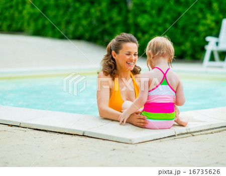Happy mother and baby girl in swimming pool 16735626