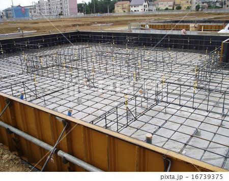 住宅基礎を作っています 住宅基礎を作っています 16739375