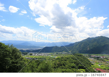真田氏本城跡から見た砥石城跡・２０１５初夏 16740847