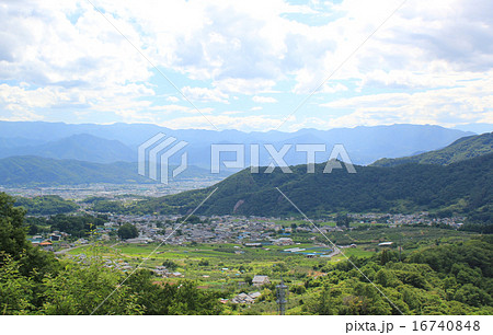 真田氏本城跡から見た砥石城跡・２０１５初夏 16740848