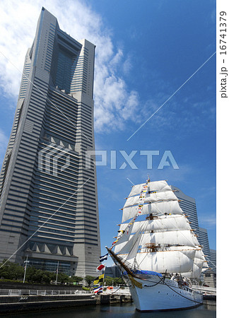 帆船日本丸の総帆展帆・満船飾 16741379