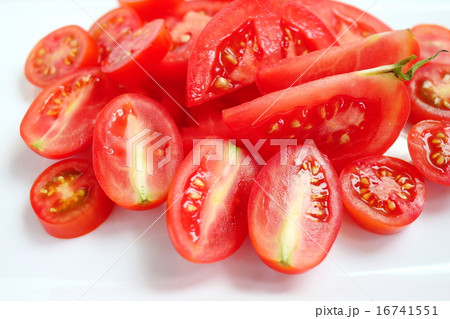 ゼリー質たっぷりの完熟カットトマト 16741551