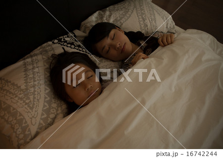 mother and child ,six years old 16742244