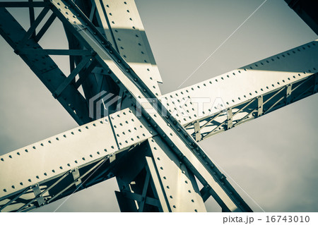 Modern Bridge frame closeup 16743010