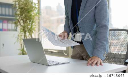 ビジネスシーン ビジネスシーン 16743065