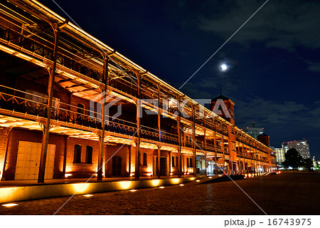 横浜赤レンガ倉庫2号館　夜景 16743975