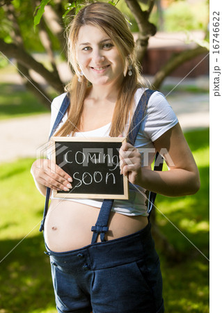 shot of smiling pregnant woman expecting baby 16746622