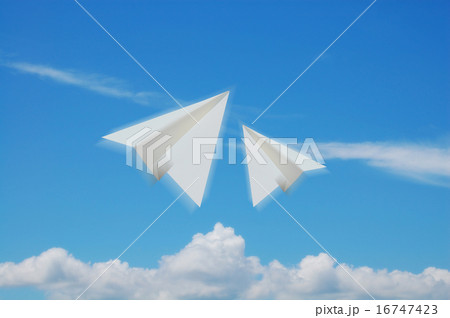 カップルの紙飛行機 16747423