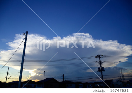 湧き上がる雲 16747681