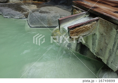 露天風呂の湯口 露天風呂の湯口 16749899