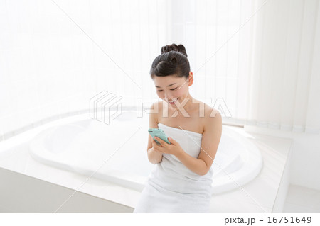 mother and child 16751649