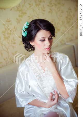 Young bride home in the morning Young bride home in the morning 16751712
